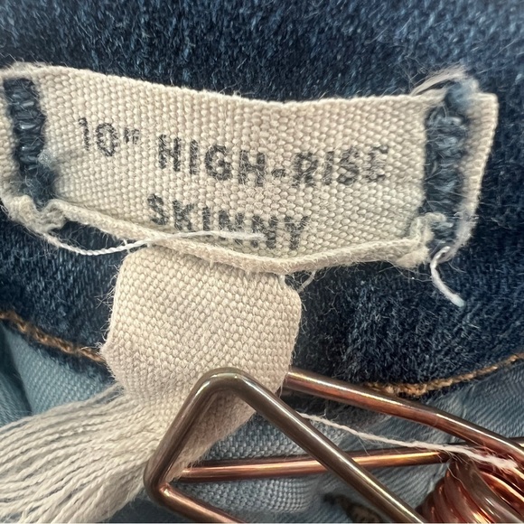 Madewell 10” High Rise Distressed Skinny Jeans Size 28 Women’s - Picture 4 of 6